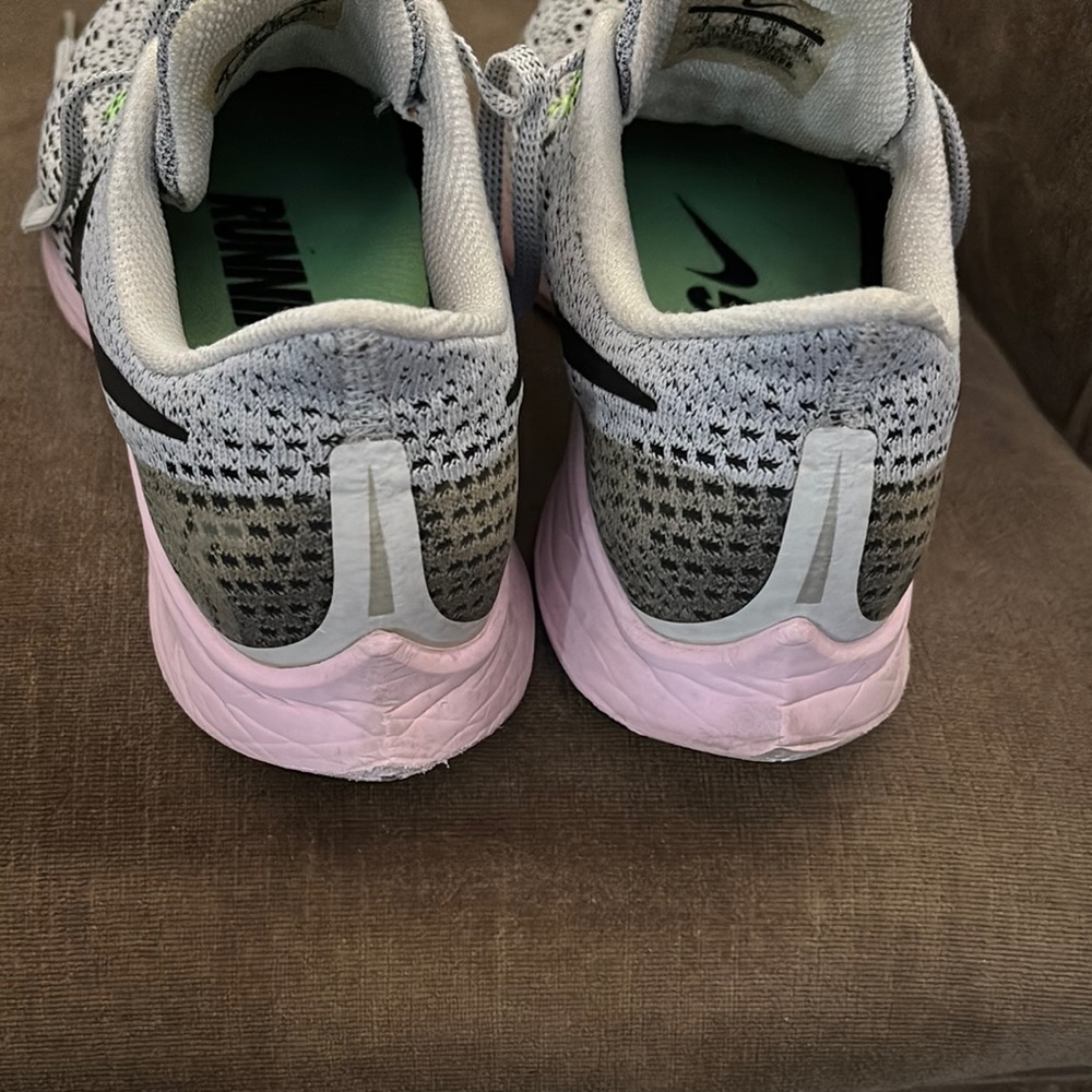 Nike Gray and Pink Athletic Shoes for Performance - Picture 5 of 5